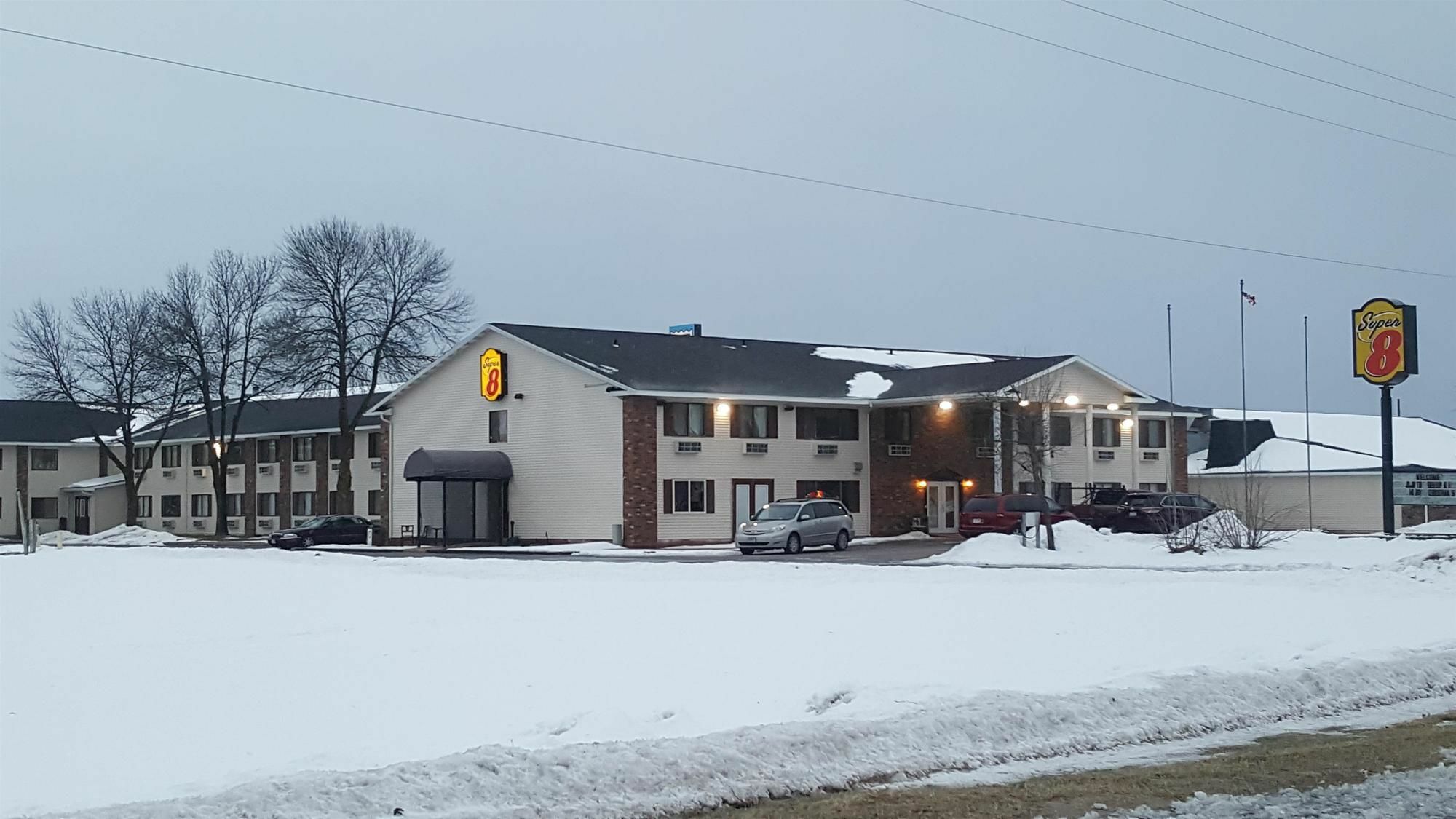 Super 8 By Wyndham Plover Stevens Point Area Extérieur photo
